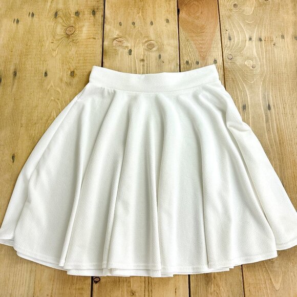 Urban Coco Dresses & Skirts - Urban Coco White Skater Skirt‎ Elastic Waist Knit A-Line L